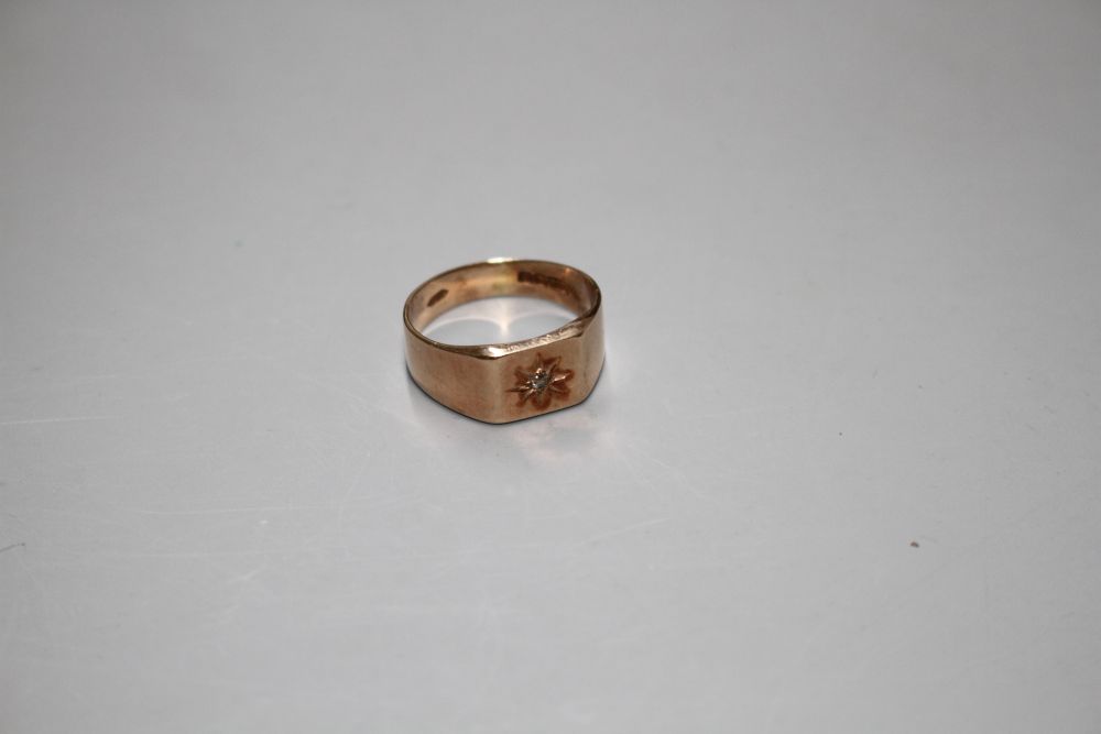 A George V 9ct gold and diamond chip set signet ring, Birmingham, 1929,